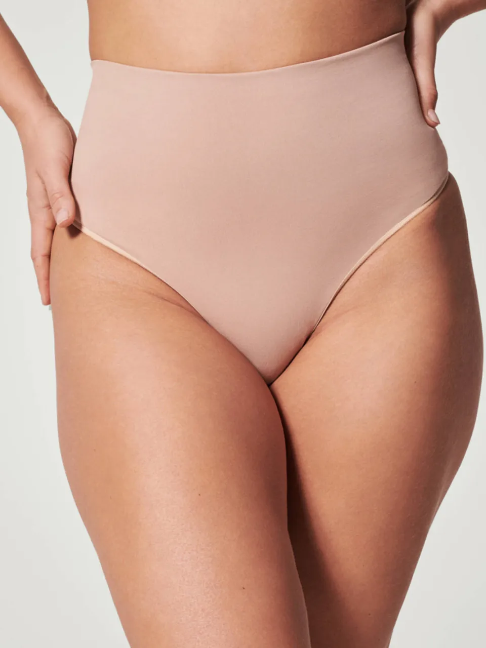 Spanx SPANXshape™ ExtraOrdinary seamless medium corrigerende string lichtbeige, foto 5