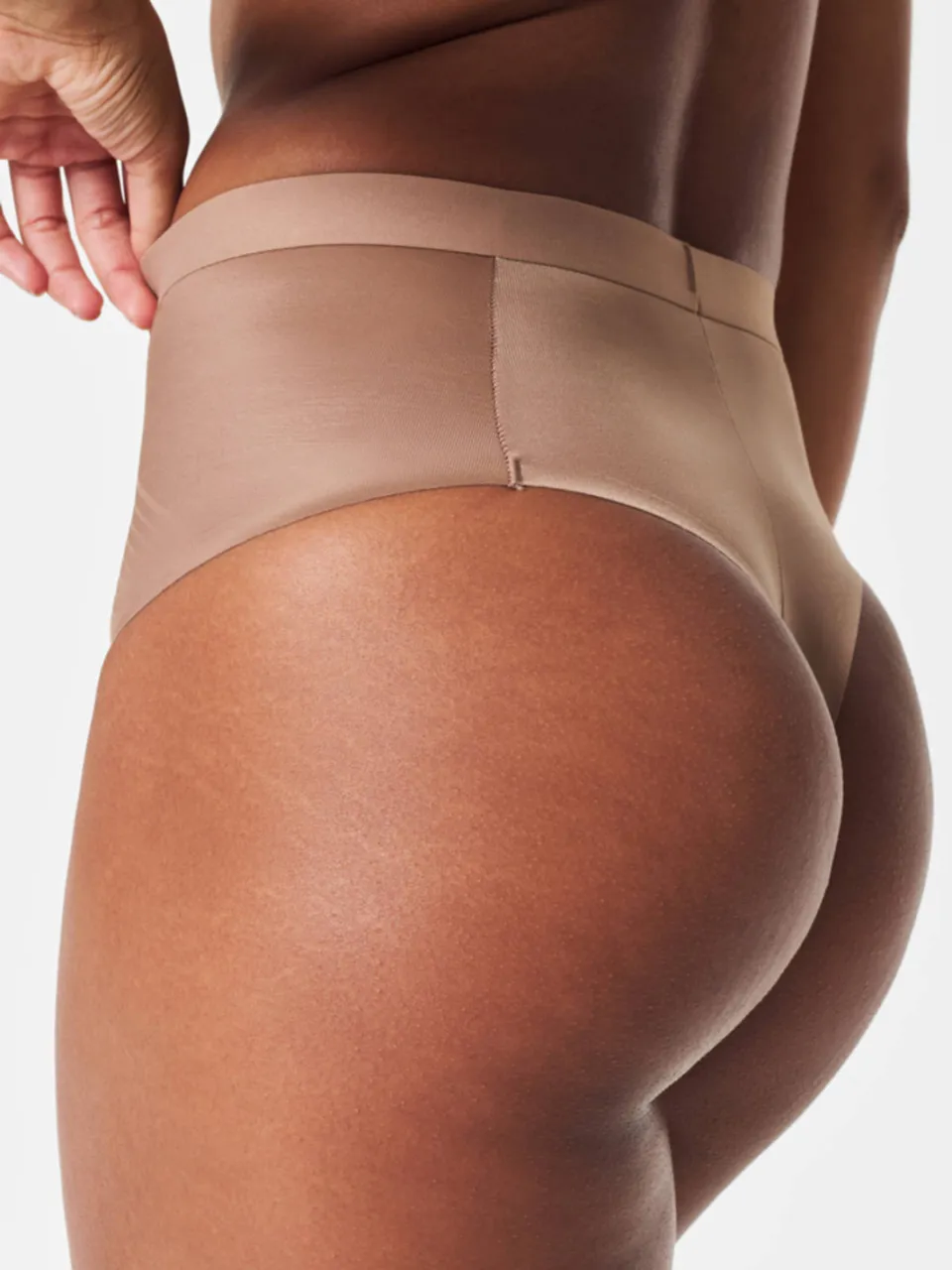 SPANX SPANXshape™ Invisible medium corrigerende string donkerbeige, foto 7
