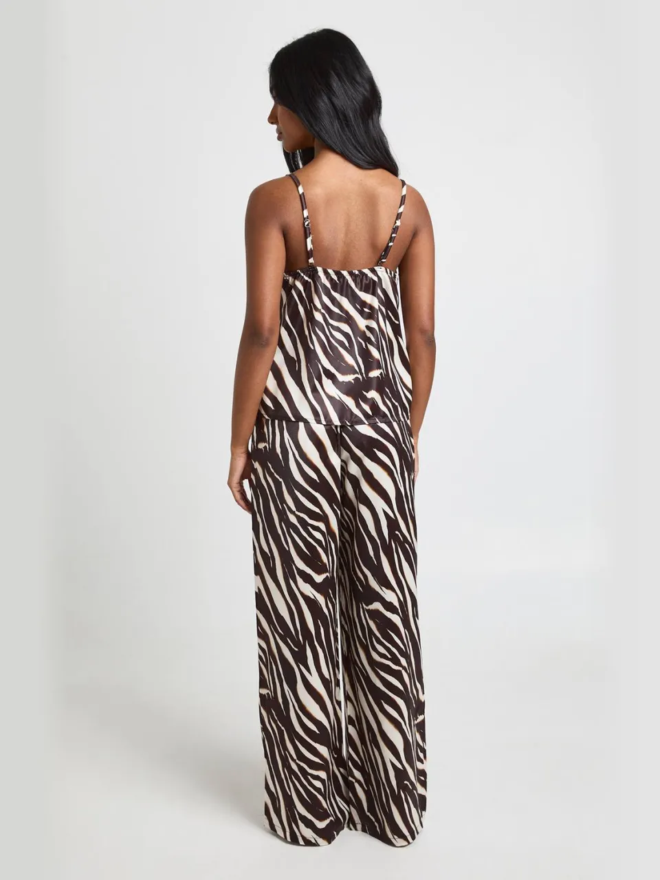 boohoo Dames Zebraprint Satijnen Cami & Wijde Pijpen Pyjamaset, foto 2
