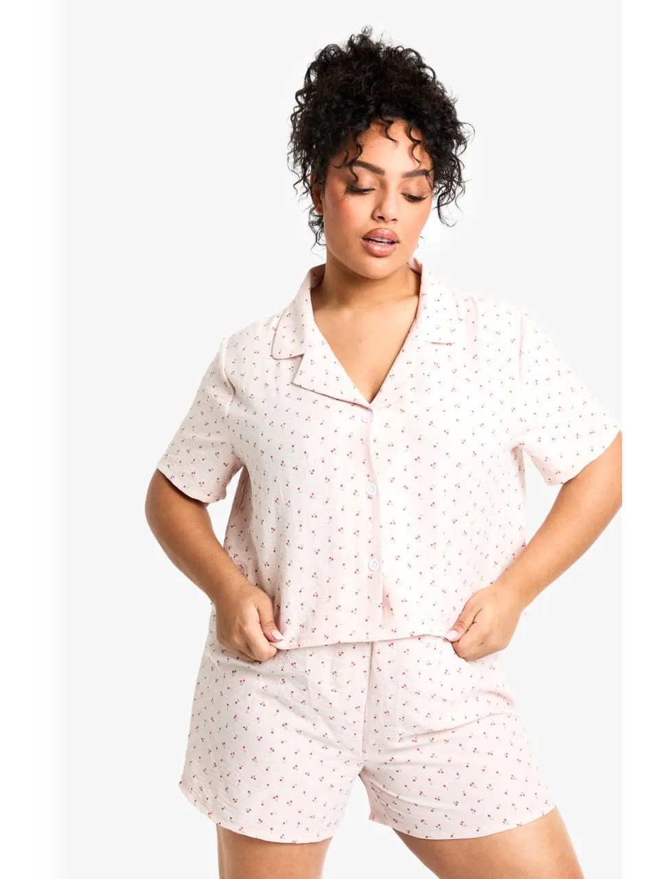 boohoo Dames Plus Cherry Print Shirt & Short Pyjama Set Roze