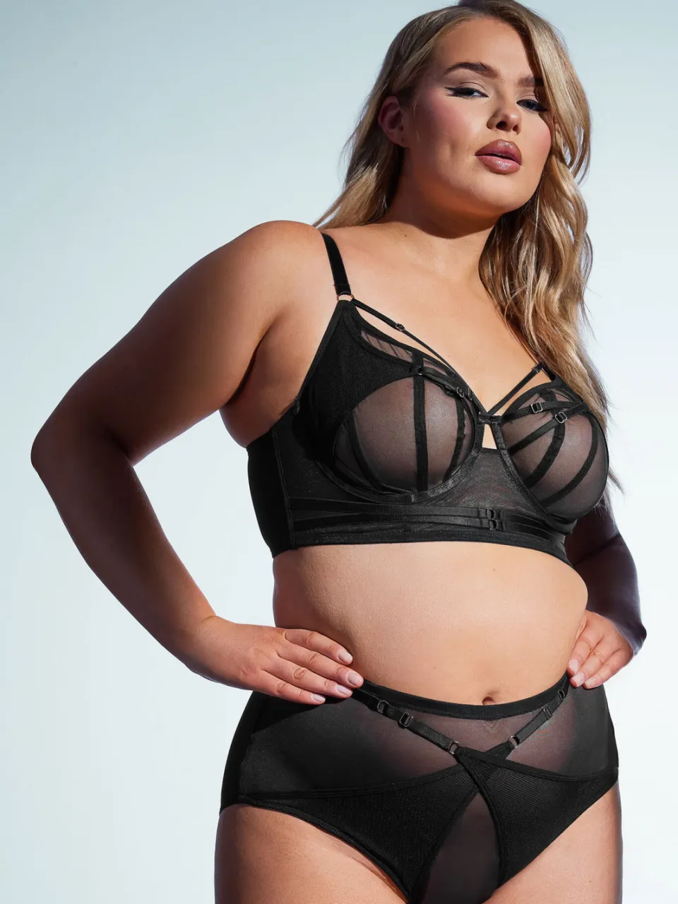 Playful Promises Mesh Slip Met Hog Taille En Detail Van Bandje In Zwart Black