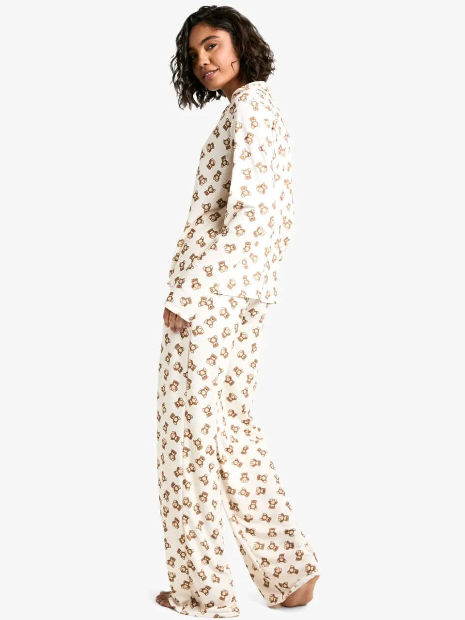 boohoo Dames Tall Bear Print Long Sleeve Shirt & Trousers Pyjama Set bruin, foto 2