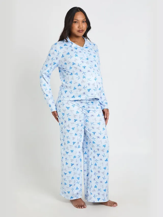 boohoo Dames Zwangerschaps Pyjama Set Met Polkadot En Strikjes Print, Shirt Met Lange Mouwen & Broek Blauw