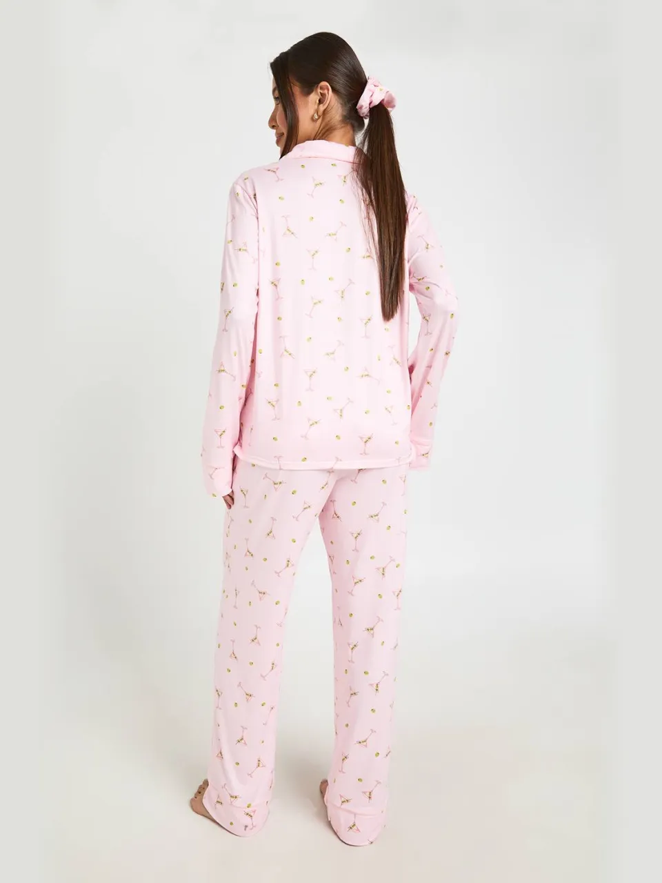 boohoo Dames Martini Print Pyjama Set Met Shirt Met Lange Mouwen & Broek 3-delig lichtroze, foto 2