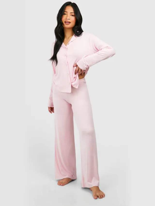 boohoo Dames Petite pyjama set: overhemd met lange mouwen en broek Baby Roze