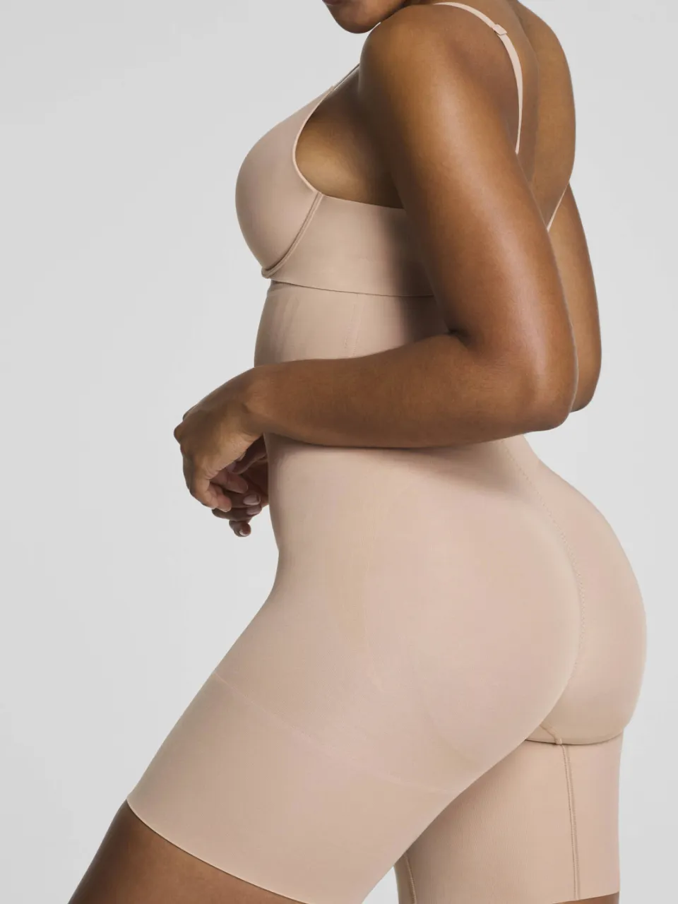 SPANX SPANXsculpt™ GoFigure seamless sterk corrigerende short High Waist Mid Thigh lichtbeige, foto 6