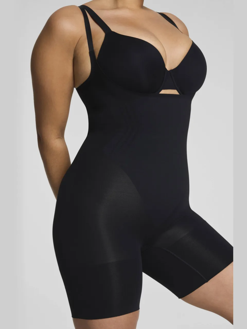 SPANX SPANXsculpt™ GoFigure seamless sterk corrigerende bodysuit Open Bust Mid Thigh zwart