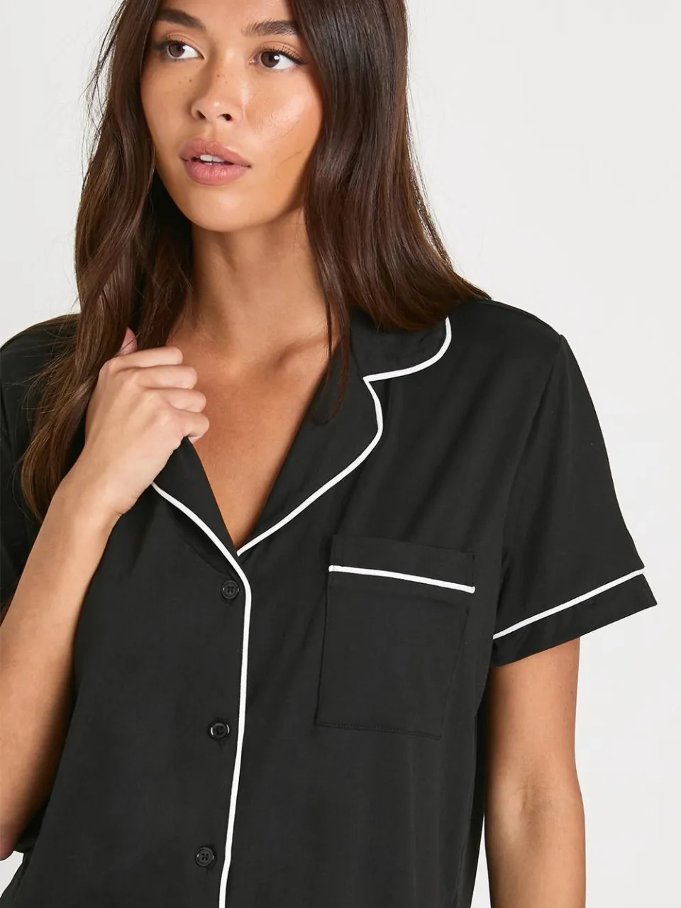 boohoo Dames Pyjamaset met jersey-pijpdetail kortmouwshirt & shorts zwart, foto 4