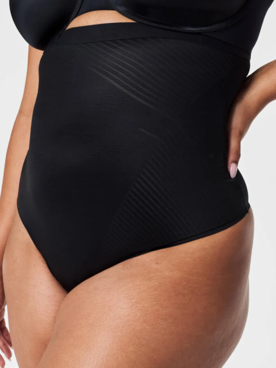 Spanx SPANXshape™ Invisible high waist medium corrigerende string zwart, foto 4