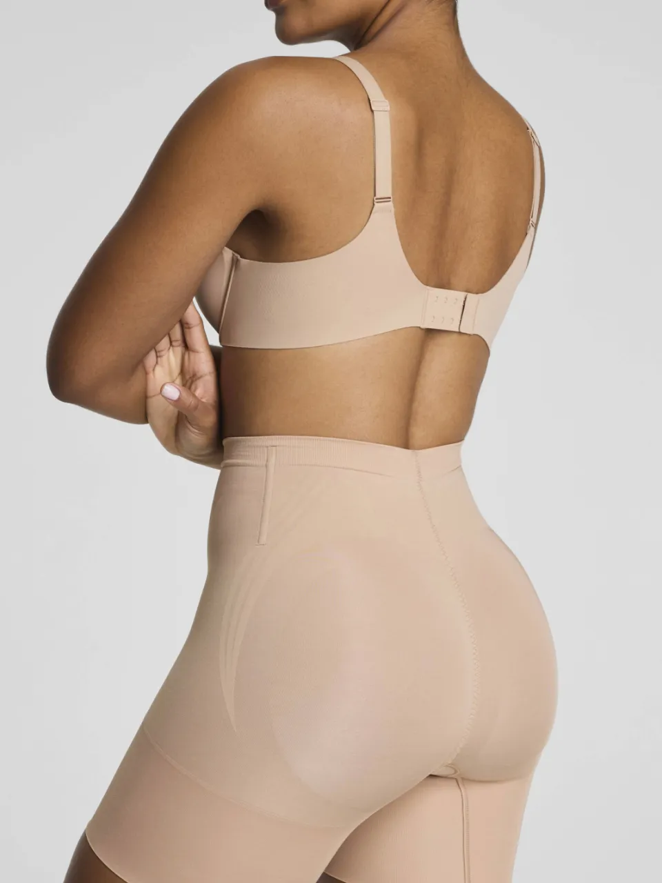 SPANX SPANXsculpt™ GoFigure seamless sterk corrigerende Mid Thigh short - lichtbeige, foto 5