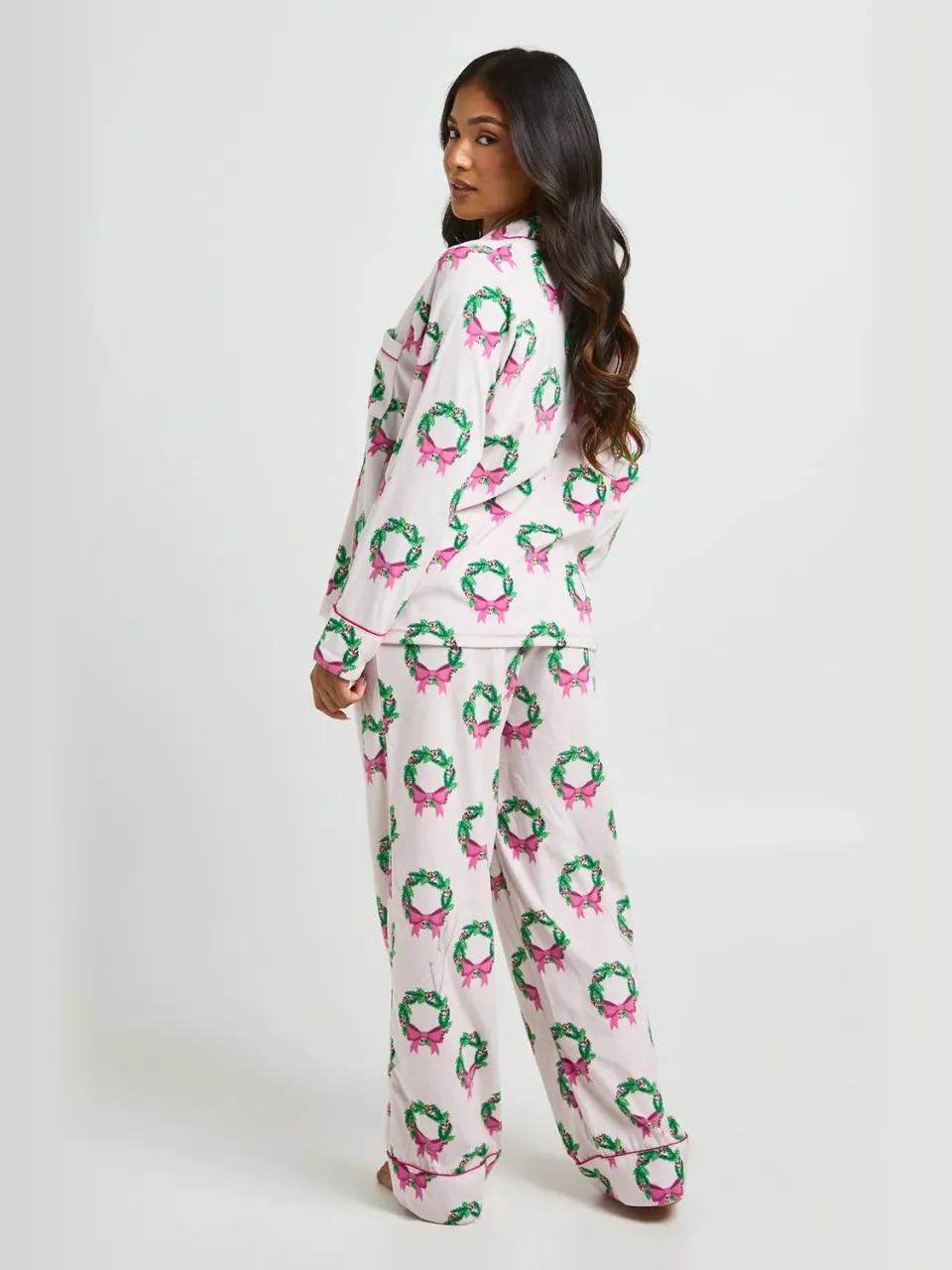 boohoo Dames Petite Super Zachte Krans Print Pyjama Set Met Shirt Met Lange Mouwen & Broek lichtroze, foto 3