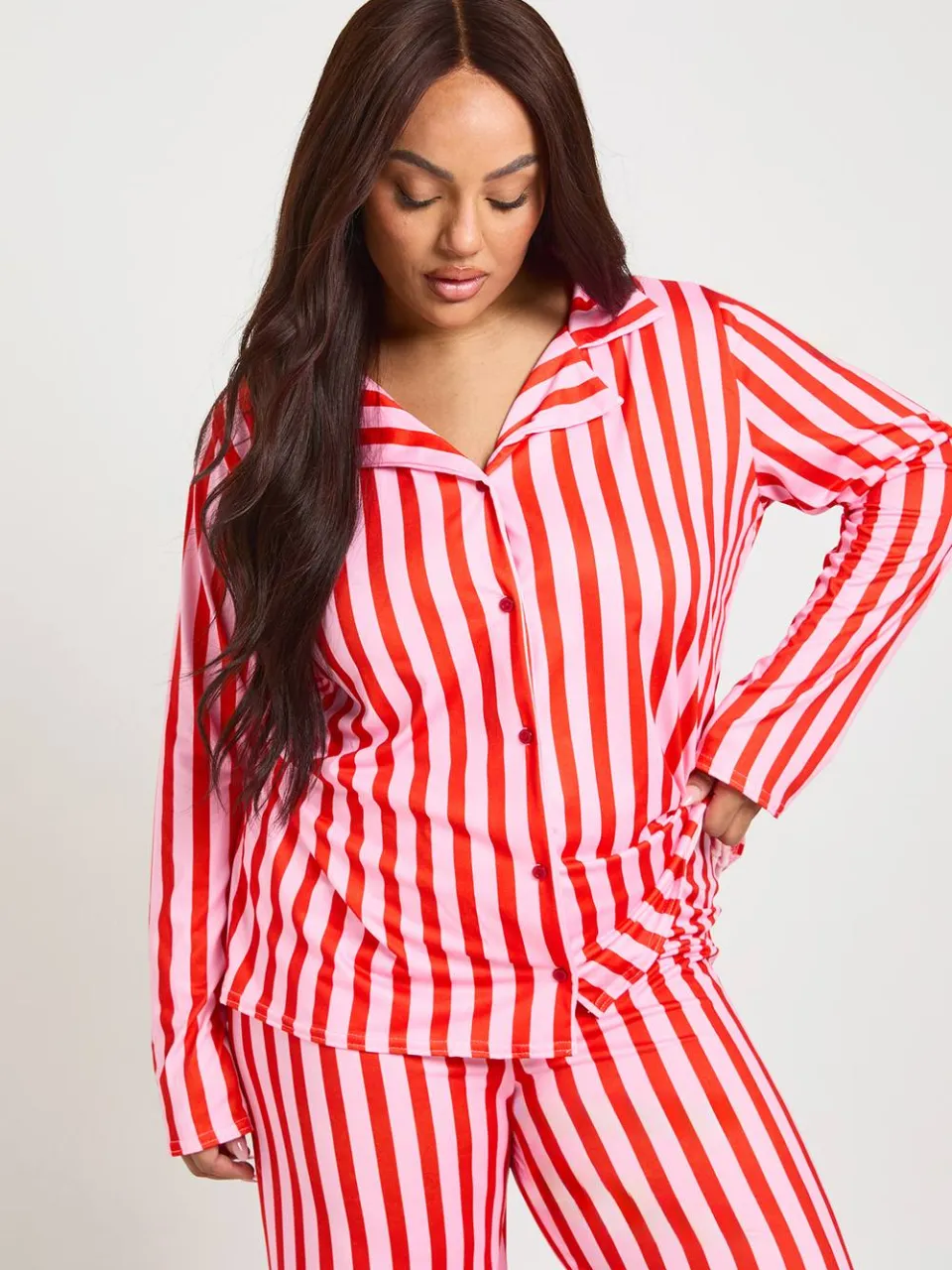 boohoo Dames Plus Gestreepte Print Lange Mouw & Broek Pyjama Set roze, foto 4