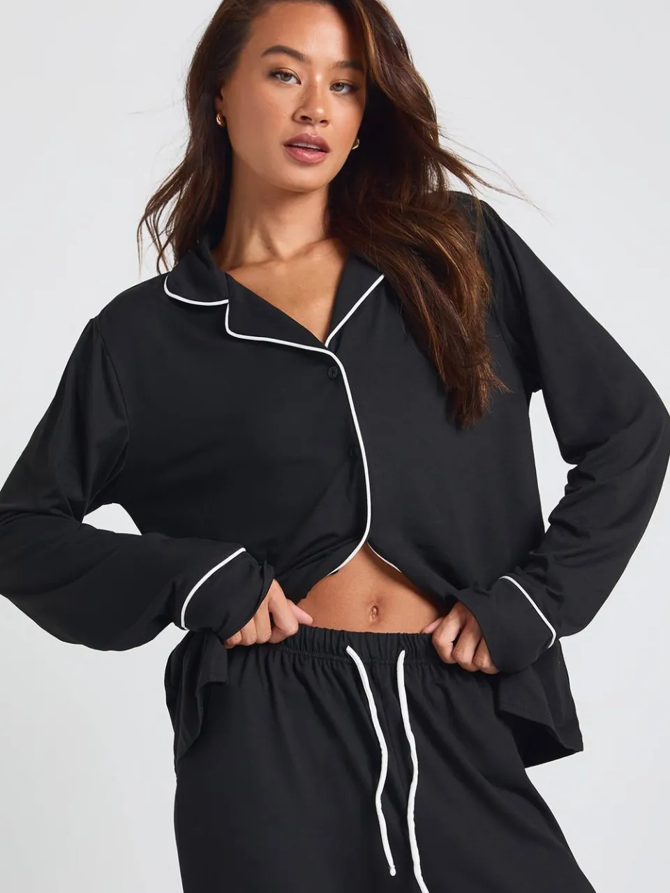 boohoo Dames Lang Jersey met pijpdetail lange mouwen overhemd & broek pyjamaset zwart, foto 3
