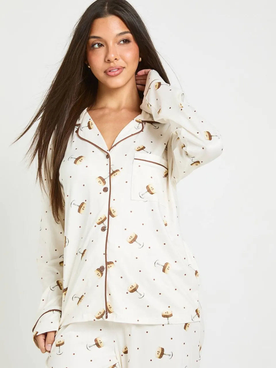 boohoo Dames Espresso Martini Print Pyjama Set Met Shirt En Broek Met Lange Mouwen crème, foto 4