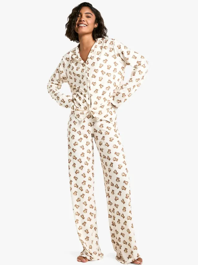 boohoo Dames Tall Bear Print Long Sleeve Shirt & Trousers Pyjama Set Bruin
