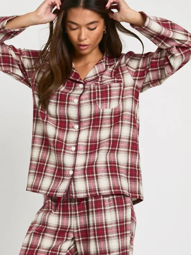 boohoo Dames Geborsteld geruit overhemd met lange mouwen & broek pyjamaset Bordeaux Rood