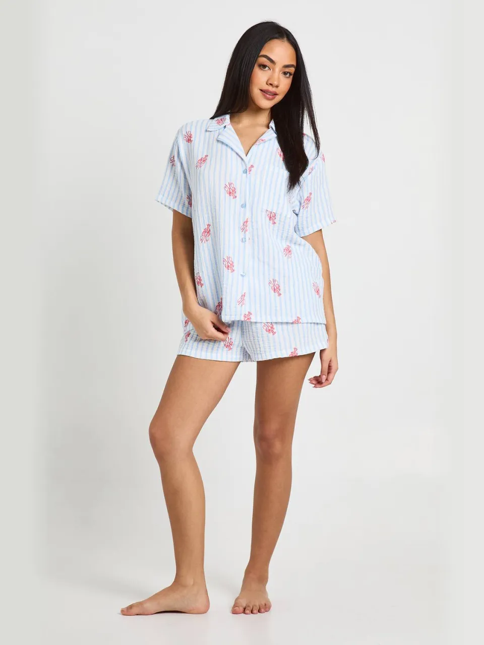boohoo Dames Katoenen Gestreepte Pyjama Set Met Kreeftenprint, Korte Mouwen Shirt & Korte Broek lichtblauw, foto 3