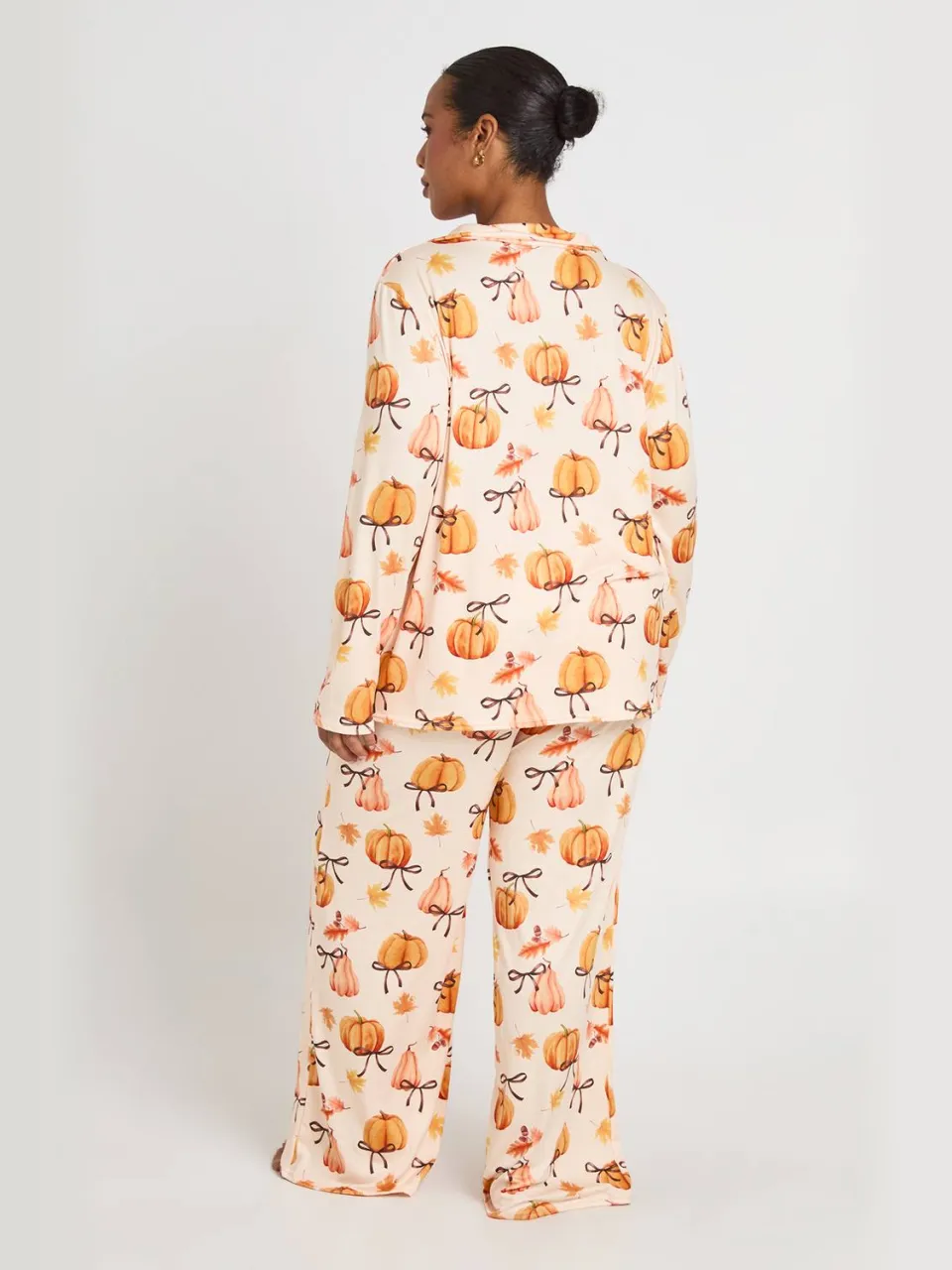 boohoo Dames Plus Pompoen En Strik Lange Mouwen Shirt & Broek Pyjama Set oranje, foto 3