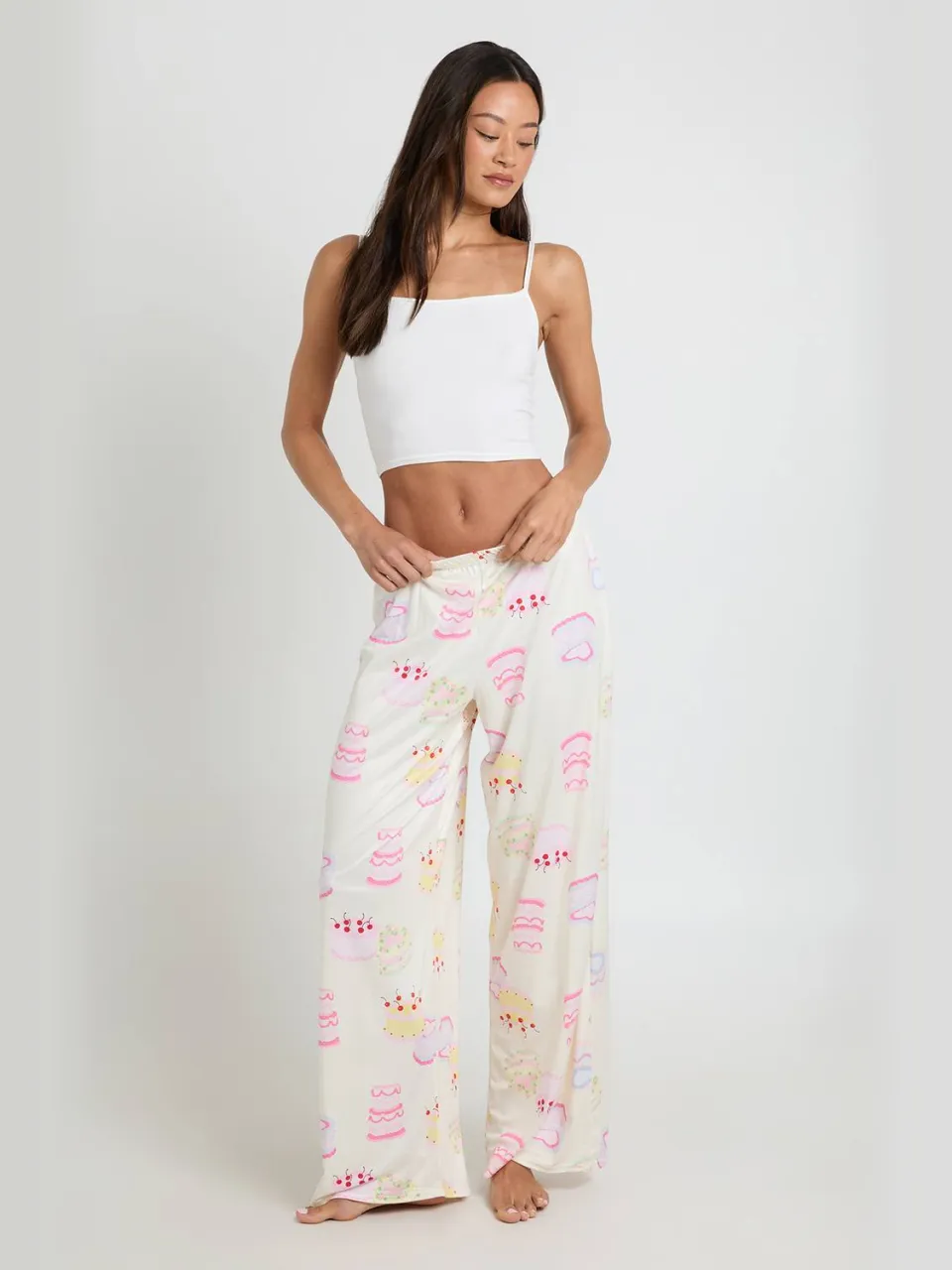 boohoo Dames Tall Pyjamaset Met Cami En Broek Met Taartprint citroen, foto 3