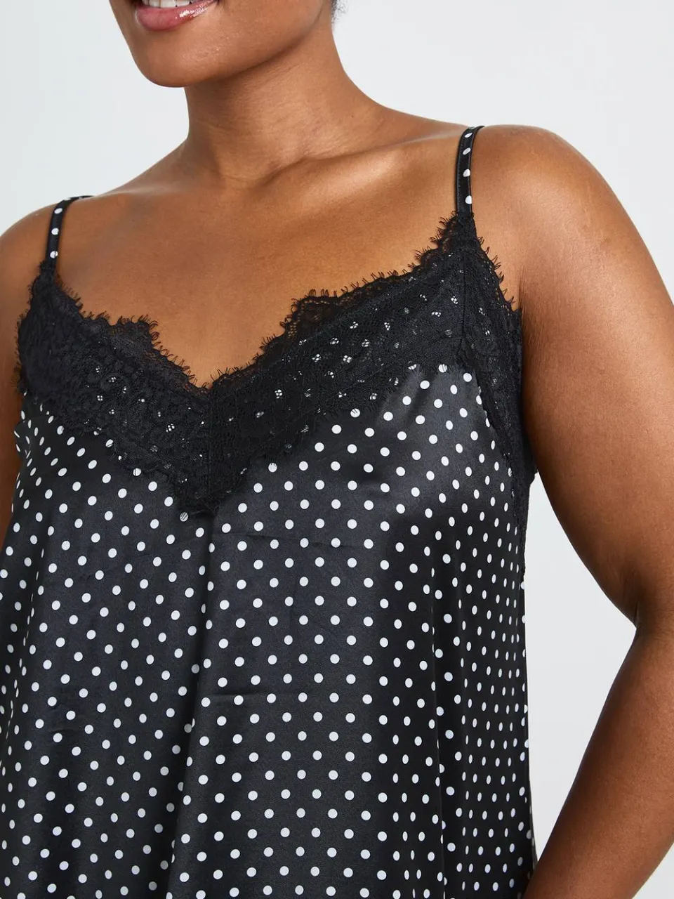 boohoo Dames Plus Polkadot Satijnen Nachthemd Met Kanten Detail zwart, foto 4