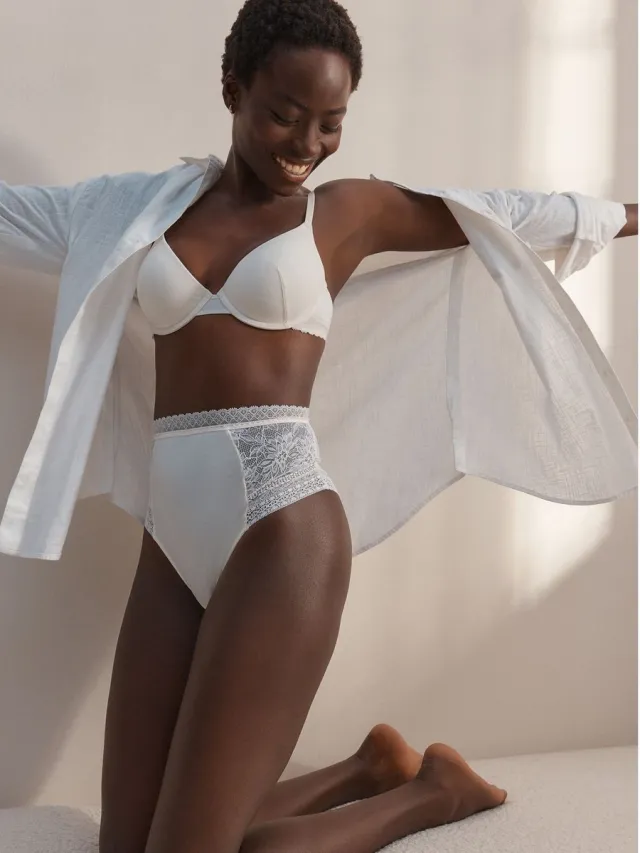 Next Dames - Ultimate Comfort Premium beha met kant en micromodal met vulling en volledige cups - Crème Cream