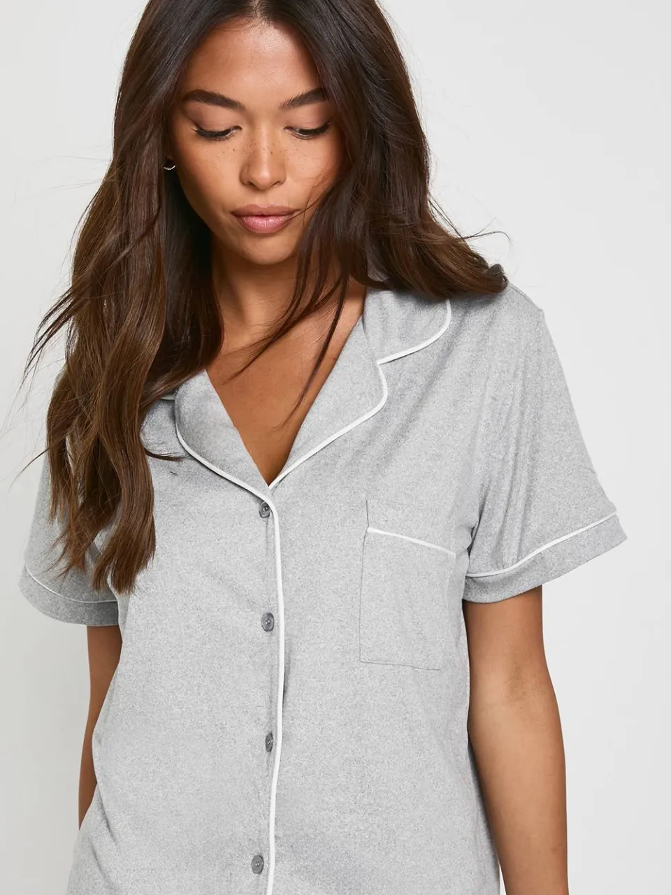 boohoo Dames Pyjama set met jersey pijpdetail, korte mouwen overhemd en korte broek grijze mergel, foto 4