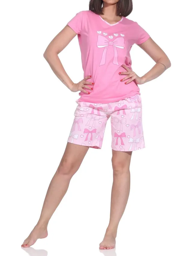 Normann dames pyjama korte mouw shorty in een klassieke look met strikken als motief roze