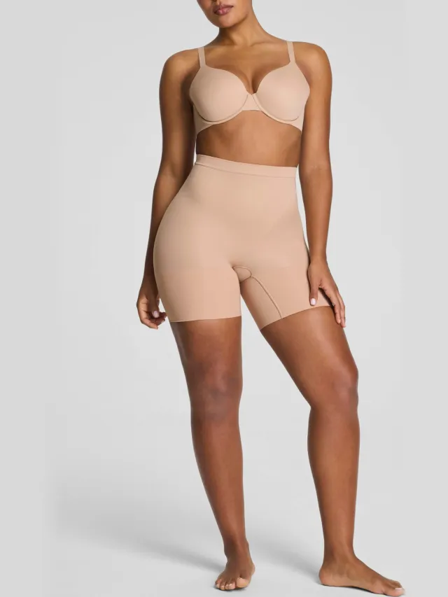 SPANX SPANXsculpt™ GoFigure seamless sterk corrigerende Mid Thigh short - lichtbeige