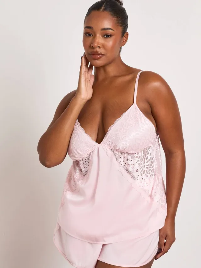 boohoo Dames Plus Valentijnsdag Satijn Kant Detail Hemdje & Korte Pyjama Set lichtroze, foto 4