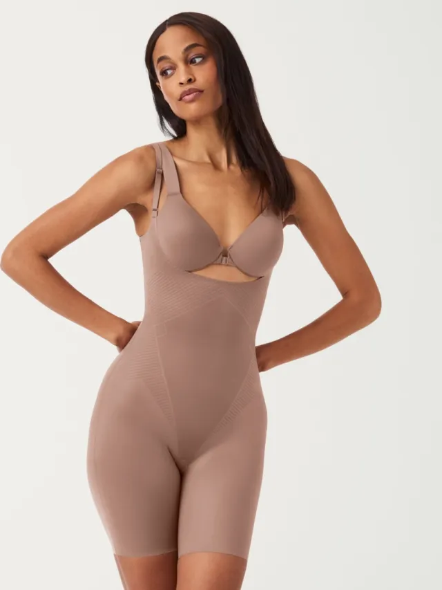 Spanx Thinstincts 2.0 Open-bust Mid Thigh Bodysuit | Kleur Café au Lait (Dark Nude) Bruin
