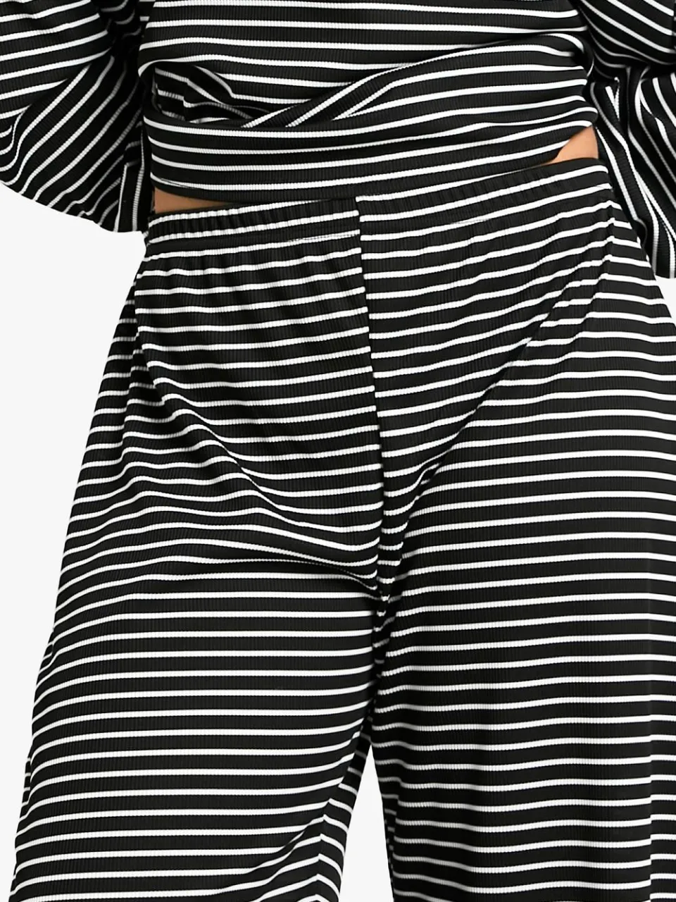 boohoo Dames Petite Loungewear Gestreepte Lange Mouw Top & Broek Pyjama Set zwart, foto 3