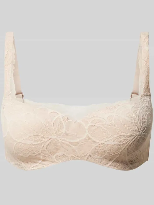 Triumph Balconettebeha, model 'Body Makeup Illusion Lace' Beige