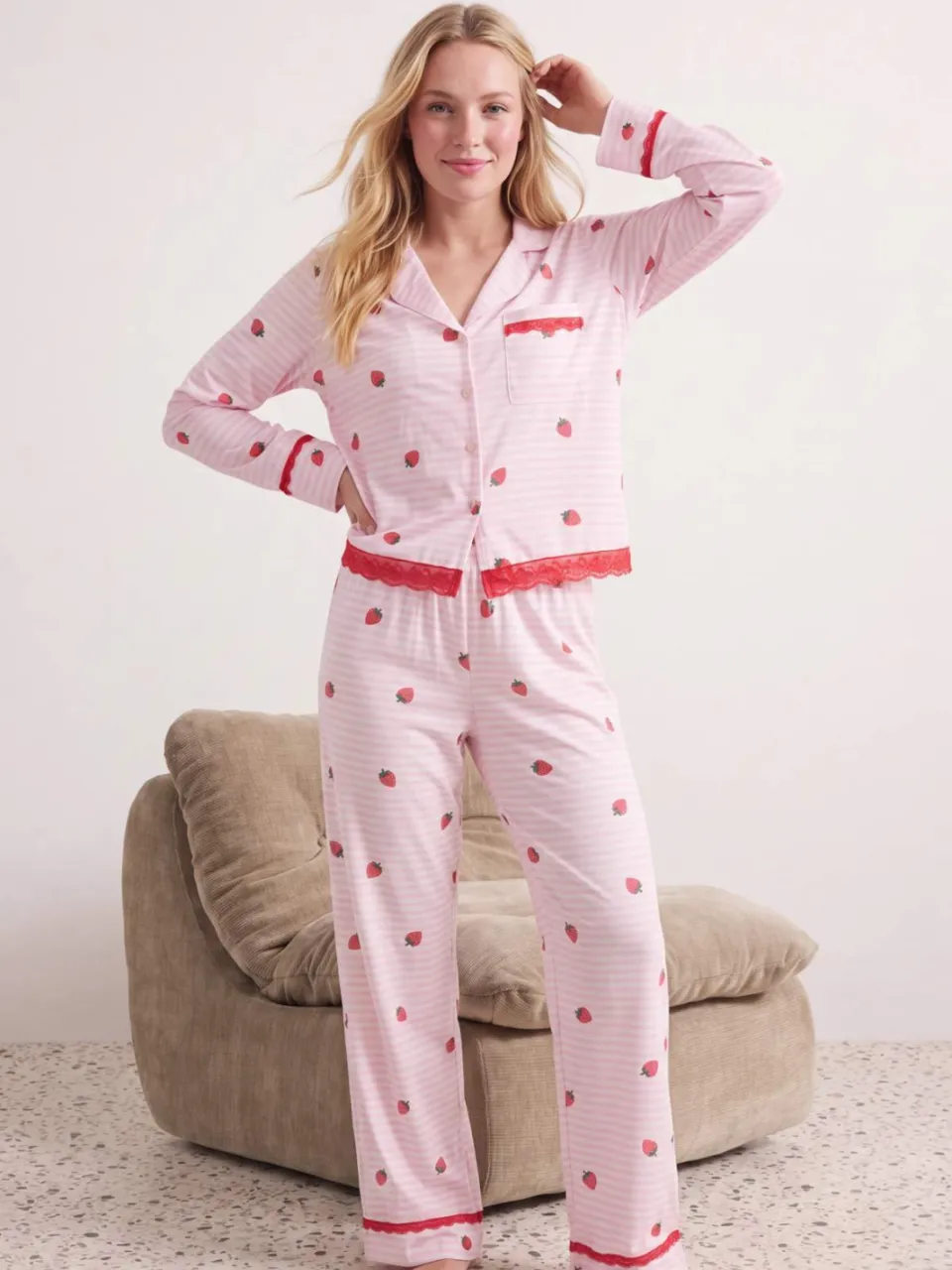 Trendyol TRENDYOLMİLLA Dames Roze Met grafische print Lang, Regular fit Pyjama- Sets