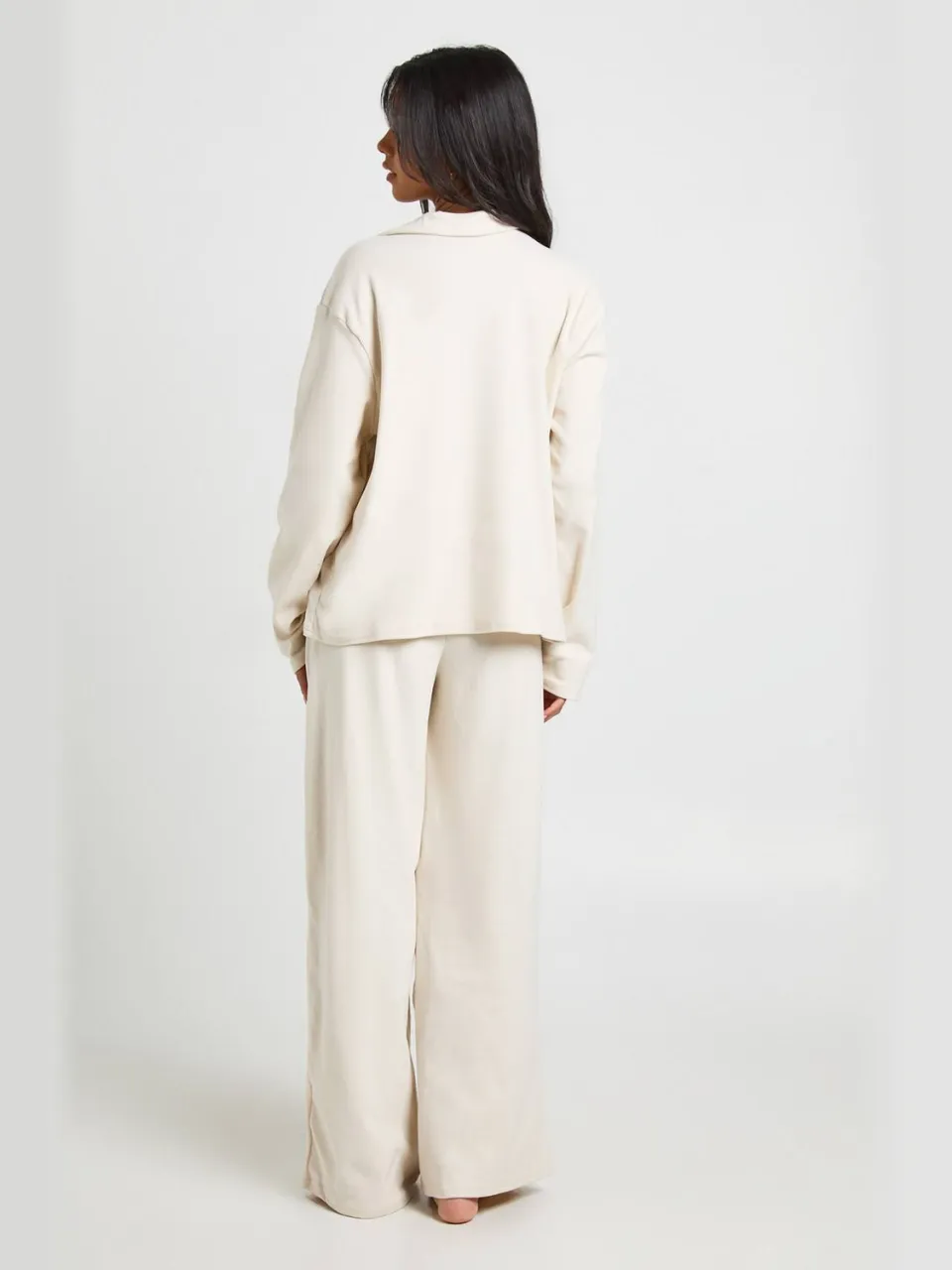 boohoo Dames Super Zachte Pyjama Set met Lange Mouwen Top & Broek crème, foto 2