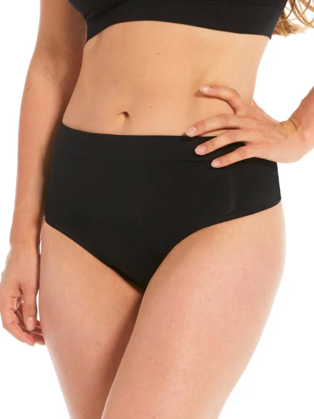 MAGIC Bodyfashion medium corrigerende string Comfort zwart