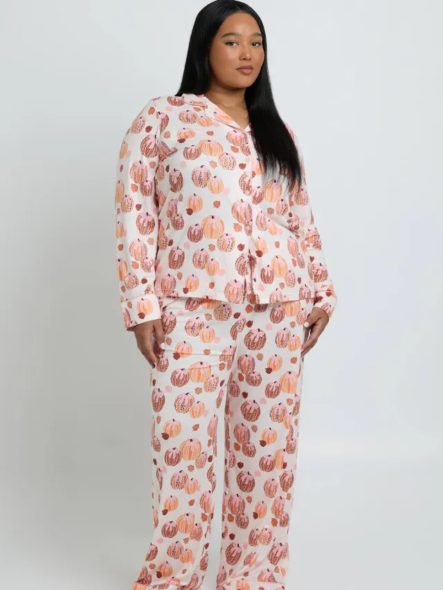 boohoo Dames Plus Bijpassende Familie Superzacht Luipaard Pompoen Print Pyjama Set Met Shirt Met Lange Mouwen & Broek Beige