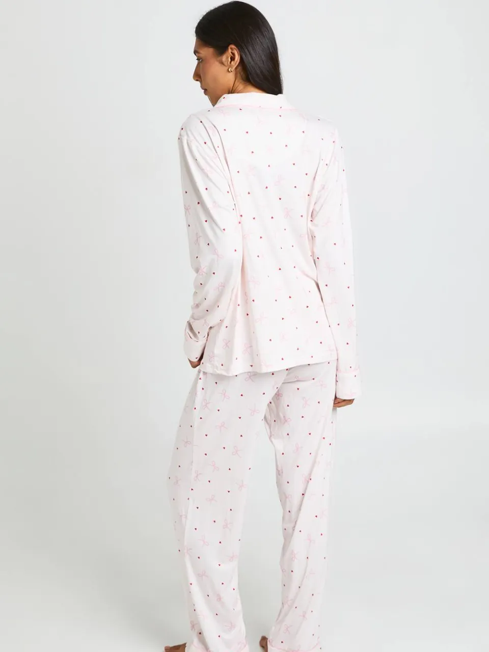 boohoo Dames Tall Superzachte Strik & Hartjes Print Pyjama Set Met Lange Mouwen Top & Broek lichtroze, foto 3