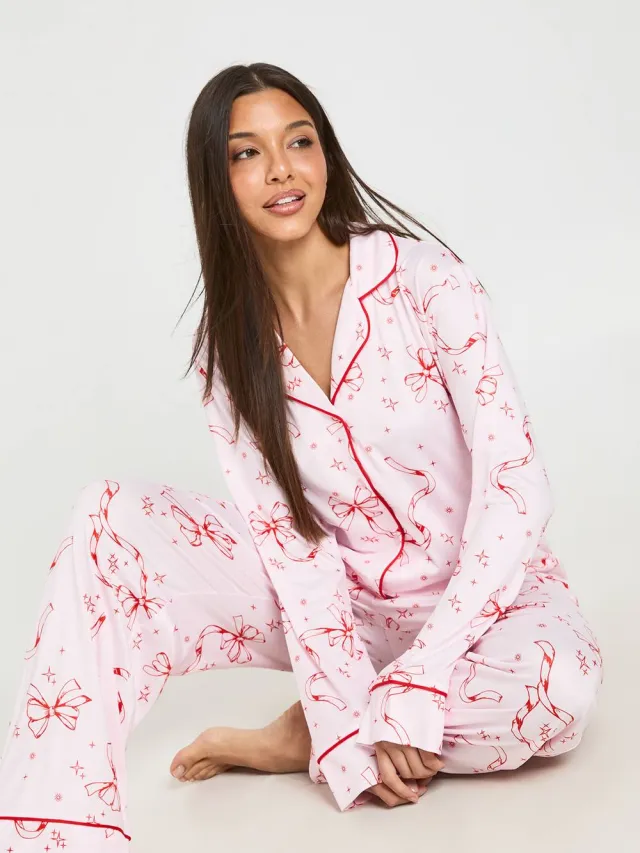boohoo Dames Pyjamaset Met Strikjesprint En Biesdetail - Lange Mouwen & Broek Baby Roze