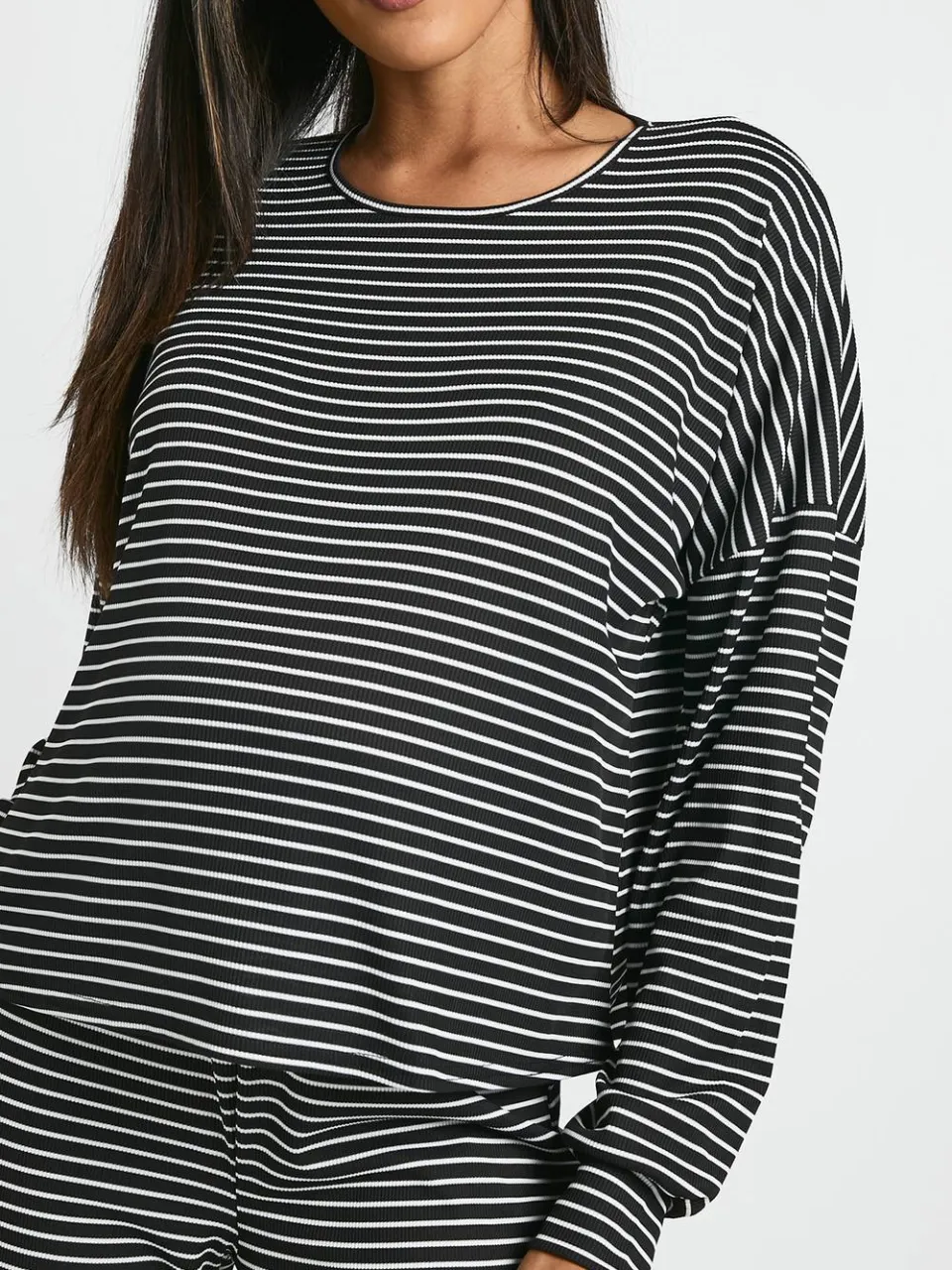 boohoo Dames Zwangerschapsloungewear gestreepte top met lange mouwen & broek pyjamaset zwart, foto 4