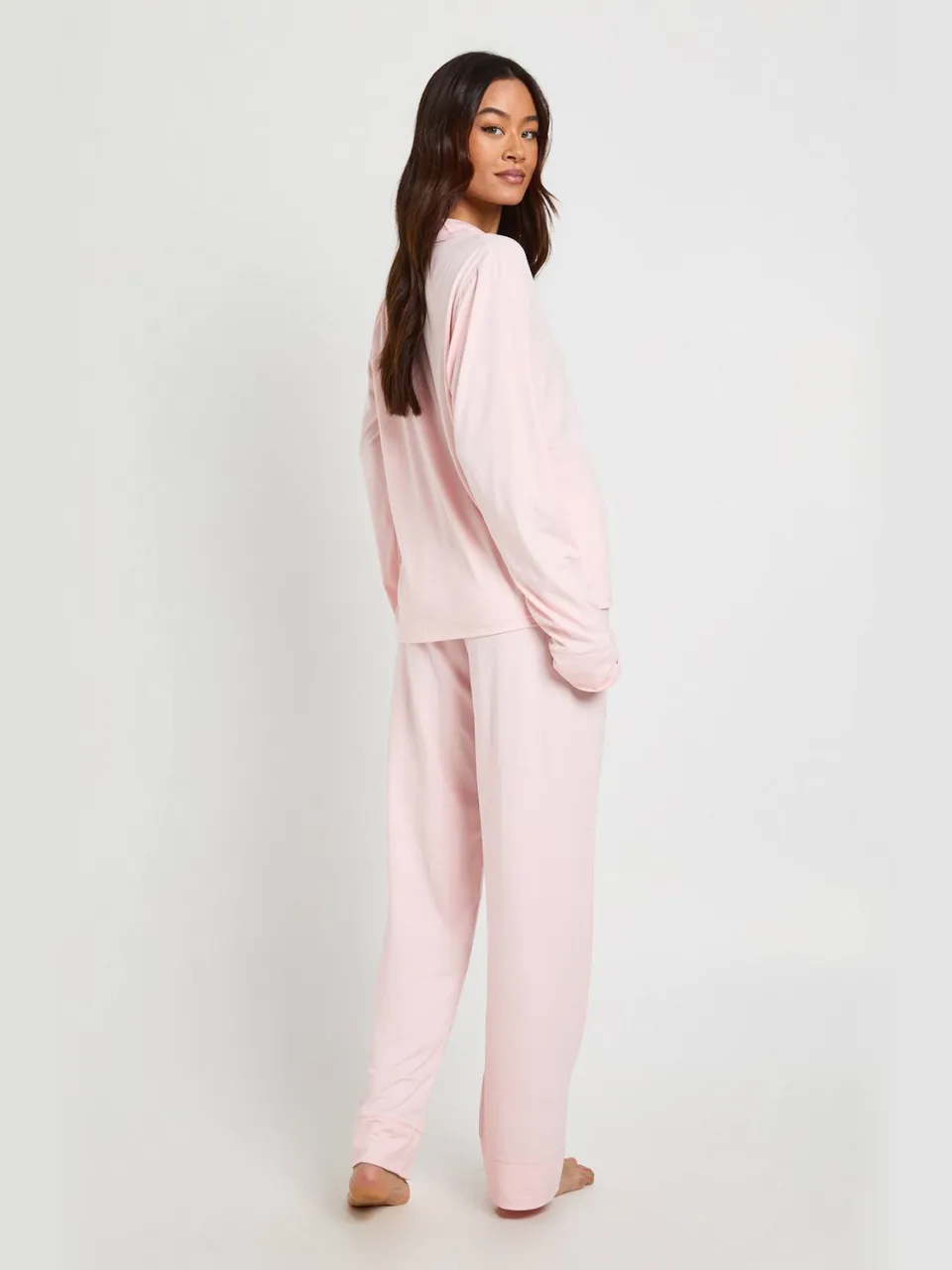 boohoo Dames Lange Zachte Pyjama Set Met Doorknoop Shirt En Broek lichtroze, foto 2