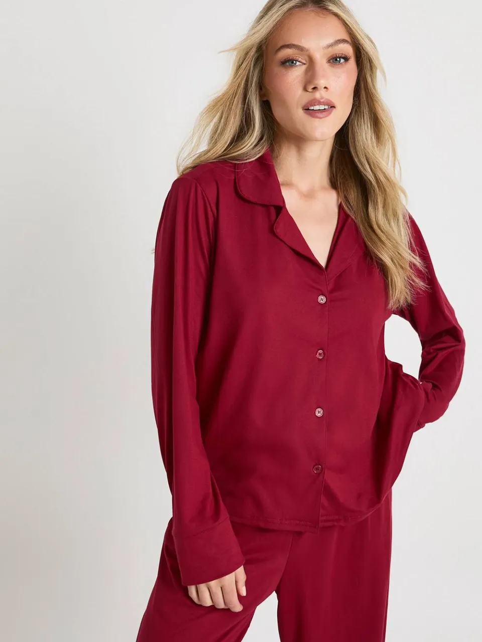 boohoo Dames Kleine Soft Touch pyjamaset met overhemd met doorlopende knoopsluiting en pyjamabroek bordeaux rood, foto 4