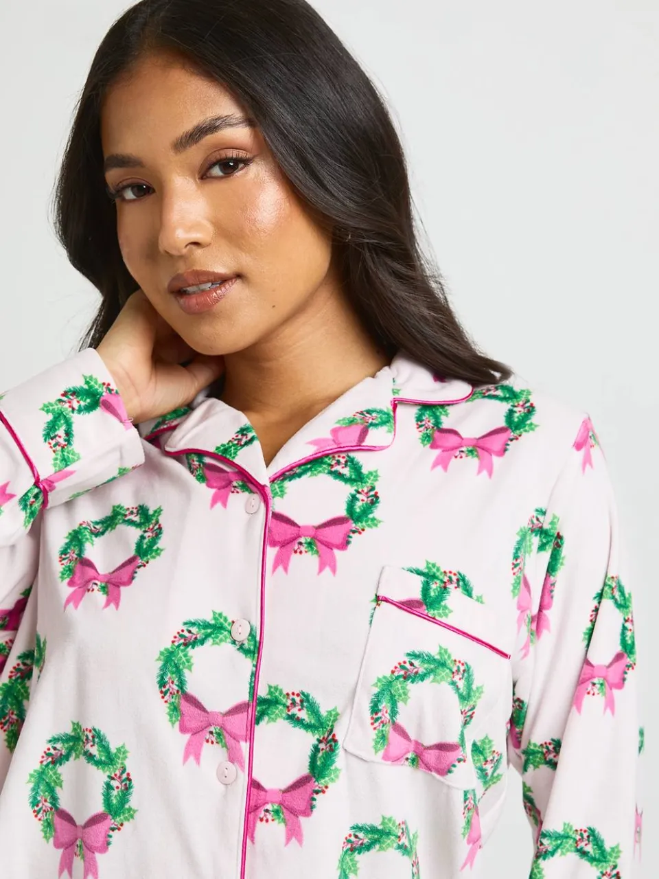 boohoo Dames Petite Super Zachte Krans Print Pyjama Set Met Shirt Met Lange Mouwen & Broek lichtroze, foto 4