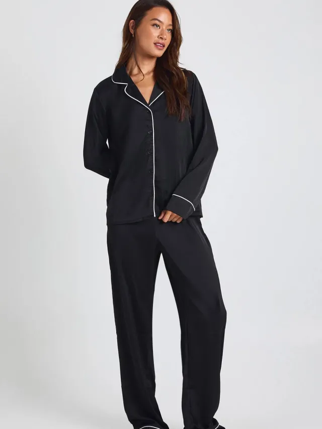 boohoo Dames Lange Satijnen Pyjama Set met Biesdetail - Shirt met Lange Mouwen & Broek Zwart