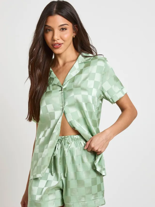 boohoo Dames Satijnen Pyjama Set Met Jacquard Dambordpatroon, Korte Mouwen En Korte Broek Verstandig