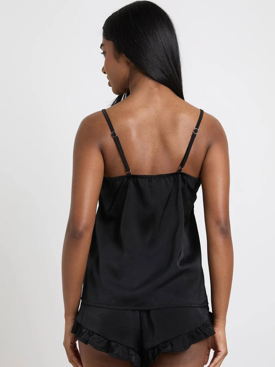 boohoo Dames Satijnen Cami & Short Pyjama Set Met Ruche Detail zwart, foto 2