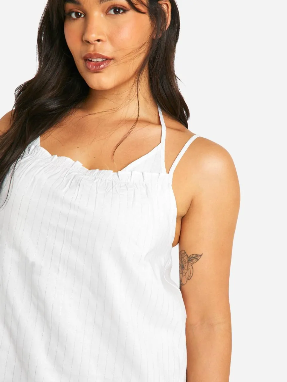 boohoo Dames Plus Pinstripe Bandjes-Cami en Korte Pyjama Set wit, foto 3