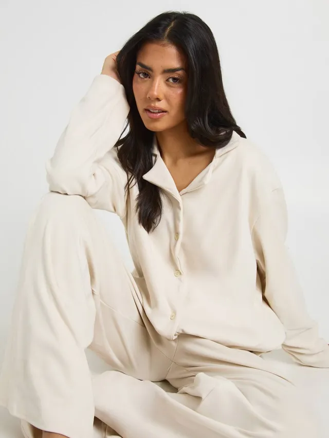 boohoo Dames Super Zachte Pyjama Set met Lange Mouwen Top & Broek Crème