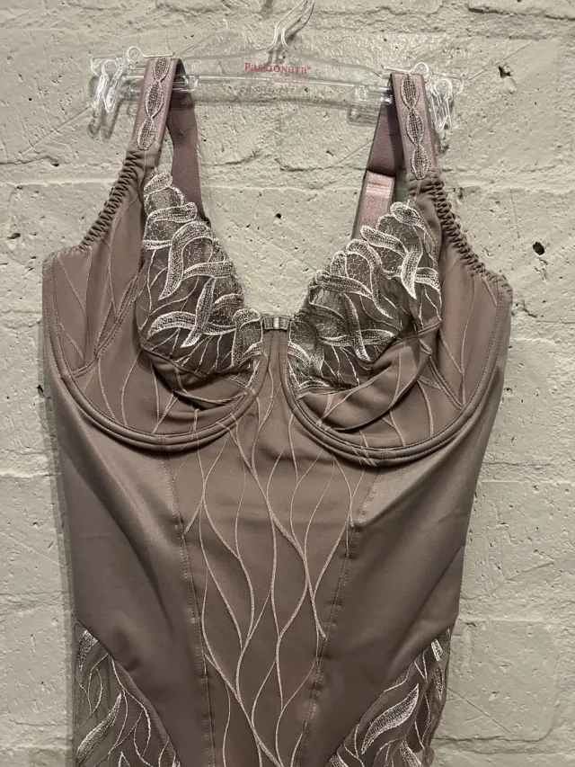 Louisa Bracq Julia Body met Beugel 47790 477 TAUPE - maat EU 80F / FR