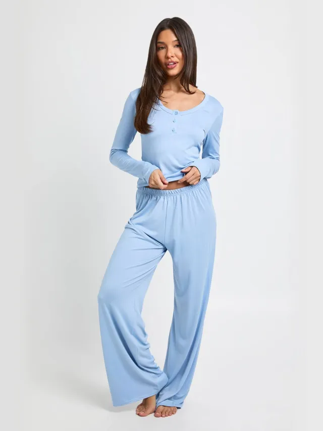 boohoo Dames Pyjama Set Met Knoopdetail Lange Mouwen Top En Broek Babyblauw