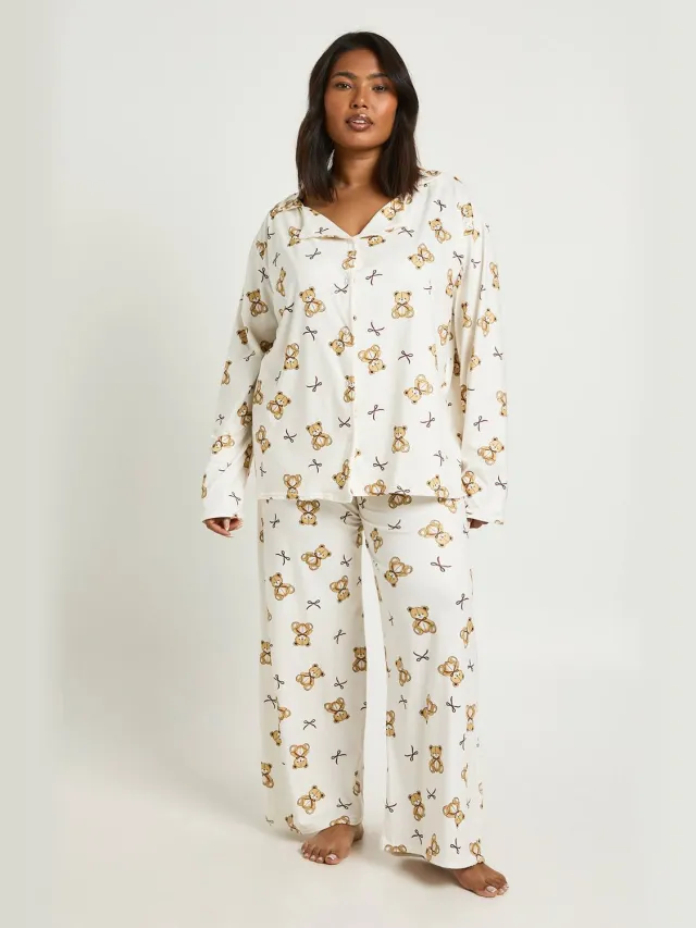 boohoo Dames Plus Beren En Strikjes Print Lange Mouw Shirt & Broek Pyjama Set Crème